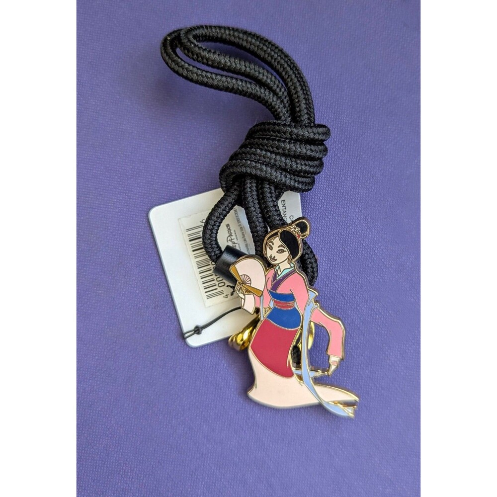 Disney Mulan with Fan Bolo Lanyard Theme Park Cast Member Excl NEW RARE
